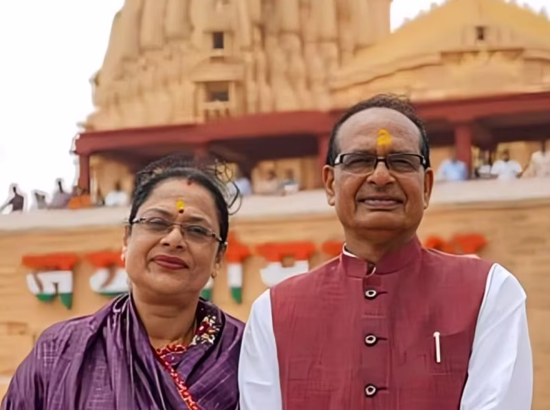 पत्नी ही भूल गए मंत्री जी , याद आने पर लौटे