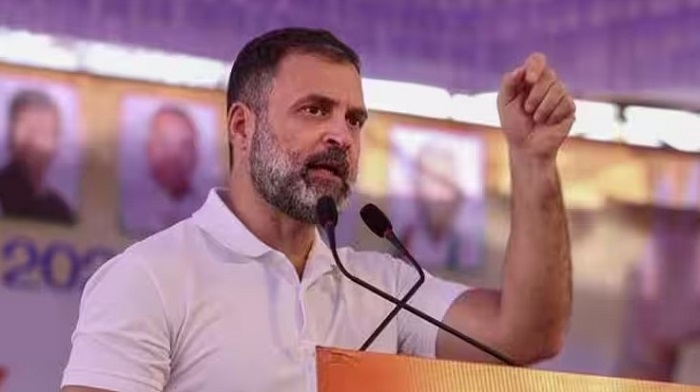 PM मोदी और अमित शाह का संविधान पर हमला हमें बर्दाश्त नहीं” संसद में संविधान की प्रतियां ले जाने पर कांग्रेस सांसद राहुल गांधी ने कहा..?