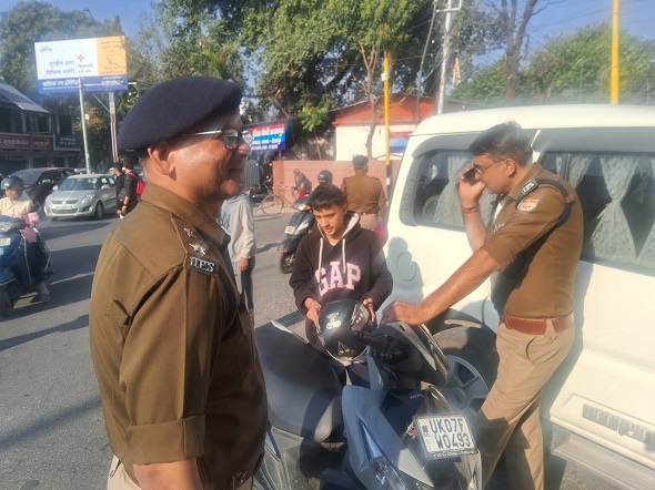 सड़कों पर उतरे एसएसपी अजय सिंह