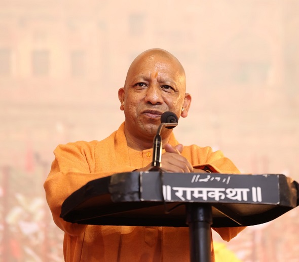 मुख्यमंत्री योगी पहुंचे संगम परमार्थ, दिव्य हुआ नज़ारा