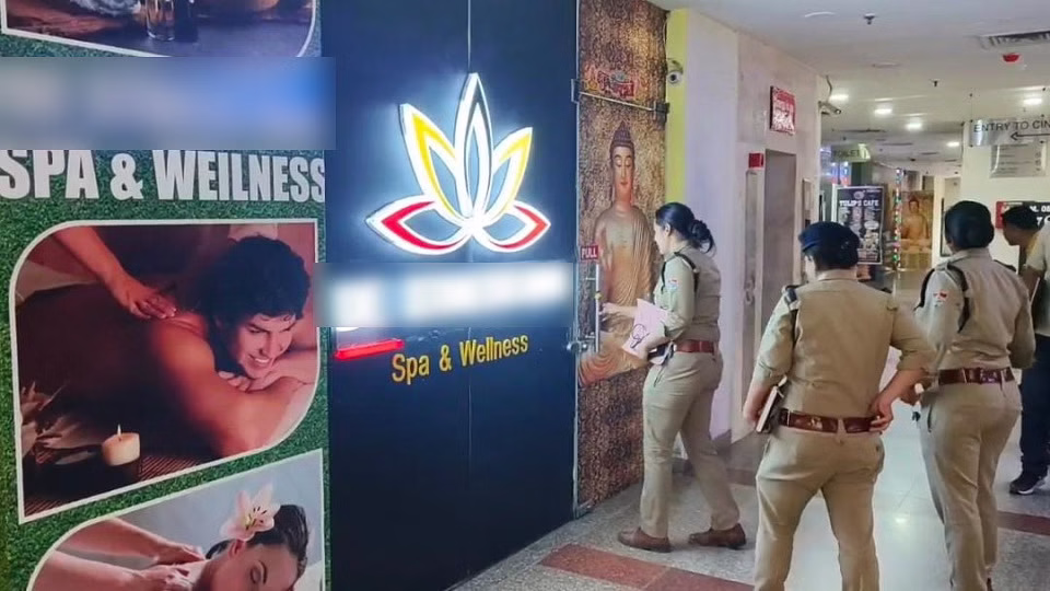 स्पा सेंटर में जस्ट डायल वाली स्पेशल सर्विस का पर्दाफाश