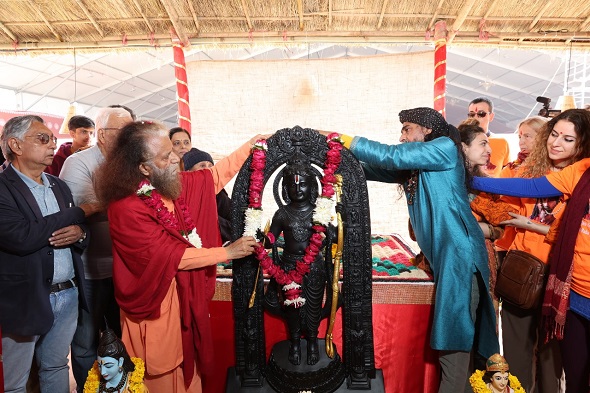 कुम्भ नगर में श्रीराममय हुआ परमार्थ निकेतन शिविर