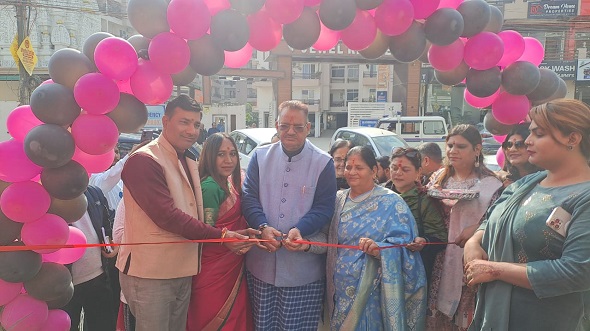 ट्रांसजेंडर अदिति खिला रही ‘निवाला प्यार का